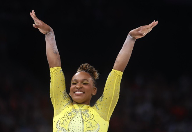 Em disputa forte com Simone Biles, Rebeca Andrade conquista prata na ginástica artística em Paris