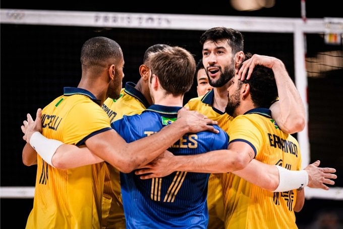 Vôlei masculino: Brasil vence Egito e se garante nas quartas em Paris