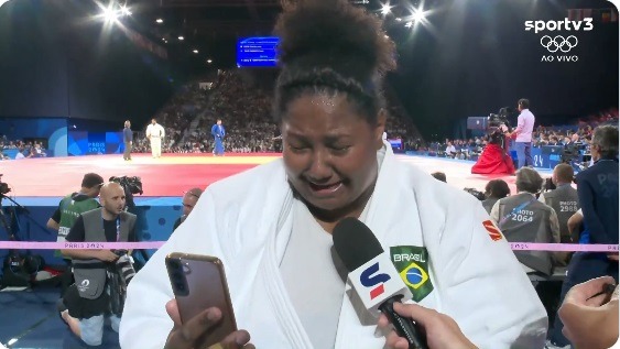 (VÍDEO) Emocionante: Campeã Olímpica fala com os pais logo após vitória ao vivo; ASSISTA