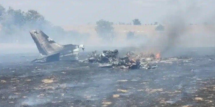 Câmeras registram momento em que avião cai em fazenda e três pessoas morrem; ASSISTA