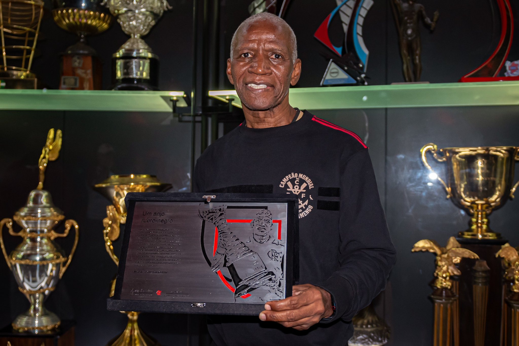 Adílio, ídolo e campeão do mundo pelo Flamengo, morre aos 68 anos