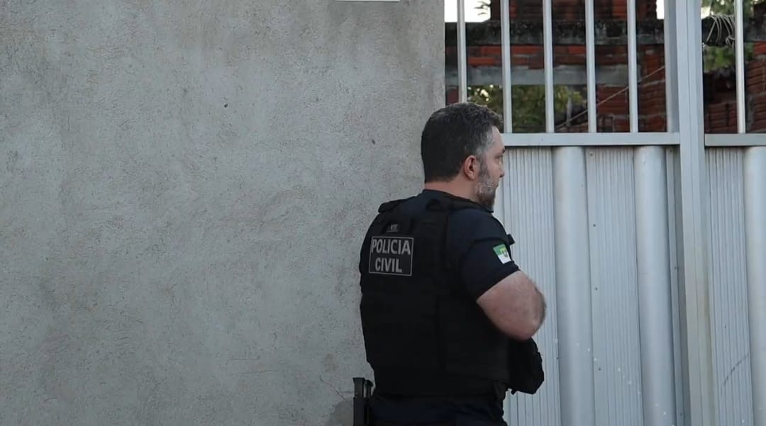 Polícia cumpre mandado de busca e apreensão contra homem suspeito de enviar fotos íntimas para crianças e mulheres no RN