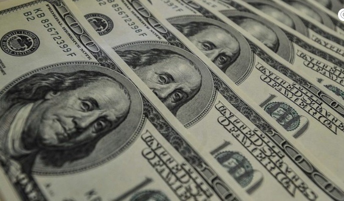 Dólar fecha em R$ 5,74, valor recorde no governo Lula