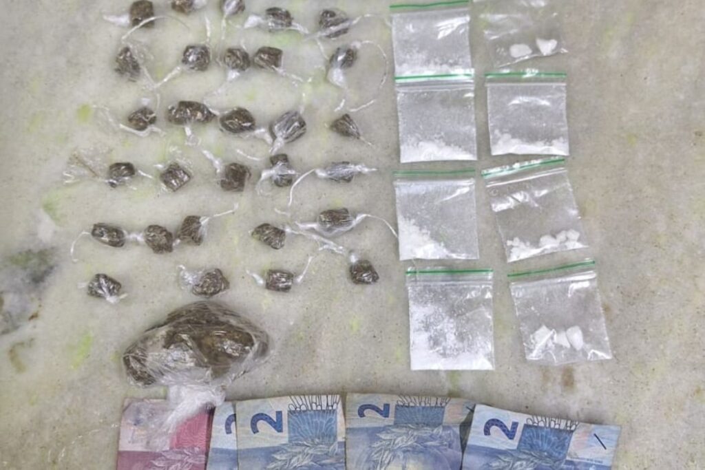 Polícia apreende drogas de dois fugitivos na zona Oeste de Natal