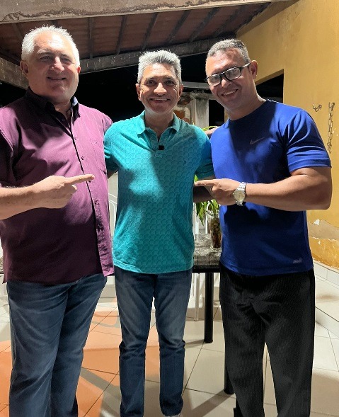 Elinaldo Oliveira retira candidatura a vereador pelo partido de Nilda para apoiar Salatiel