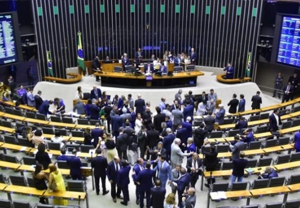 Os 15 deputados federais mais gastadores da cota parlamentar em 2024