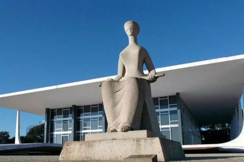 STF irá julgar mulher por escrever com batom ‘Perdeu, mané’ em estátua