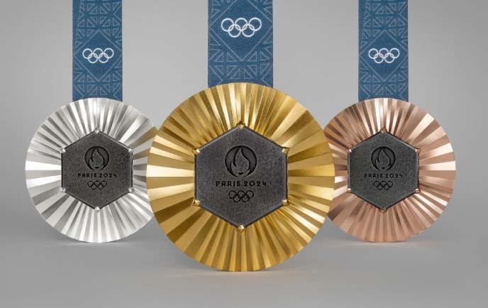 Brasileiro é preso em Paris por vender medalhas olímpicas falsificadas