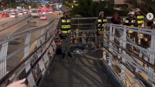 Homem morre após sofrer infarto em passarela da Salgado Filho
