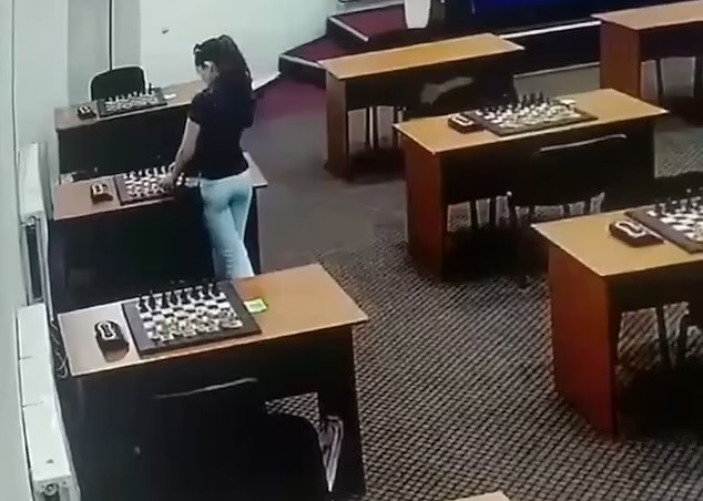 Campeã de xadrez russa flagrada envenenando rival