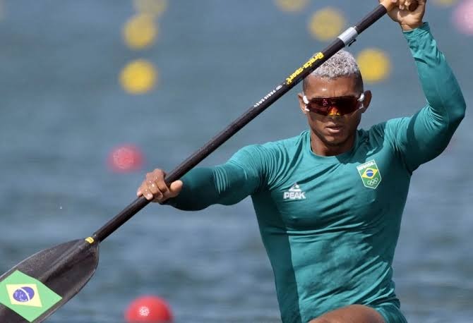 VÍDEO: Isaquias Queiroz ganha medalha de prata na canoagem