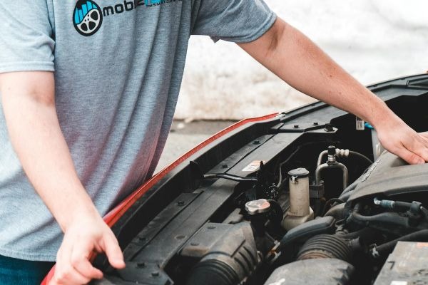 Fabricante e concessionária de automóveis vendem produto com defeito e são condenadas por danos morais no RN
