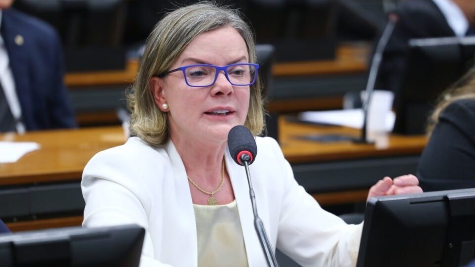 Gleisi defende Moraes após áudios vazados