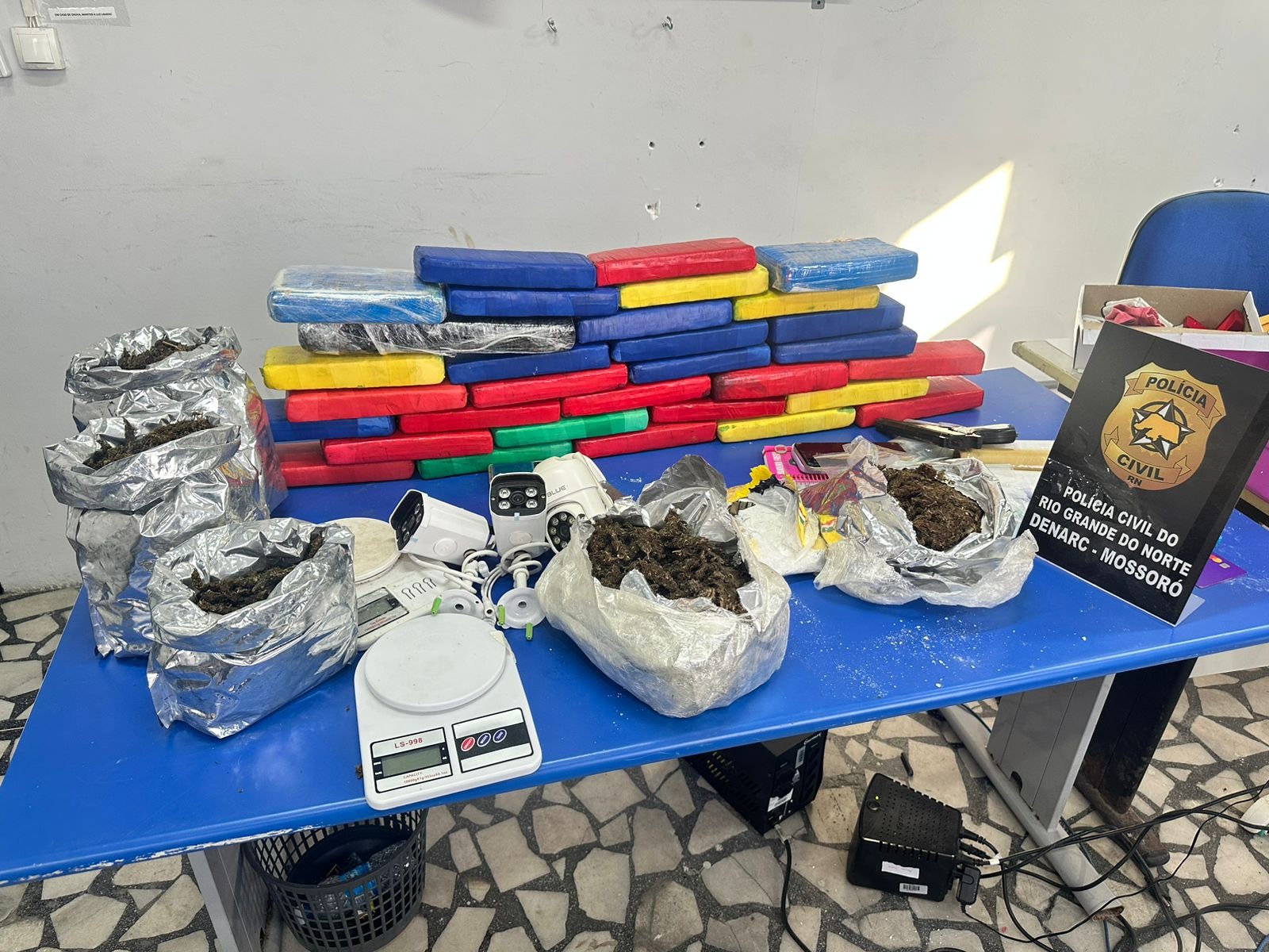 Polícia Civil prende quarteto e apreende mais de 20 quilos de drogas durante operação em Mossoró
