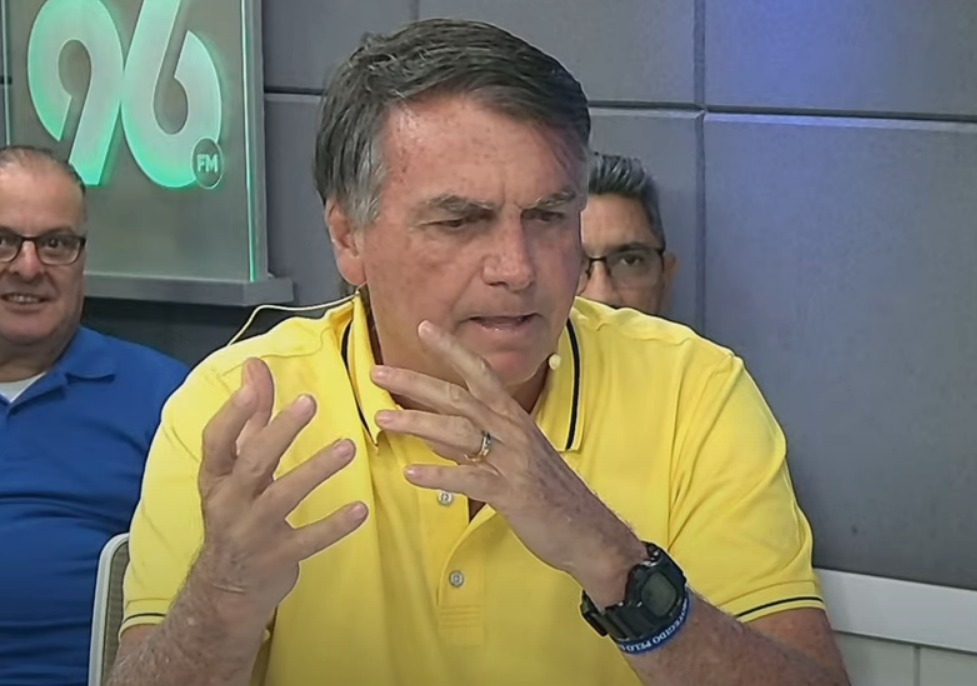 Bolsonaro não abre mão de candidatura: "Estou inelegível porque não me reuni com dama do tráfico?"; assista