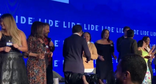 Doria dança com Fátima Bezerra em abertura de evento 