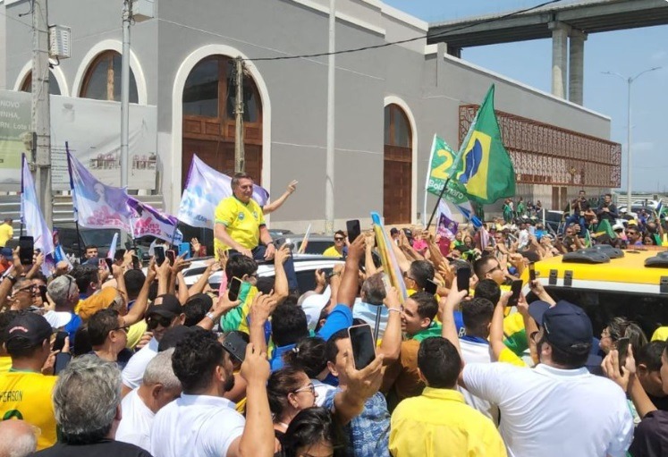 Bolsonaro chega à Redinha, é ovacionado por apoiadores e faz ato com Paulinho Freire; ASSISTA
