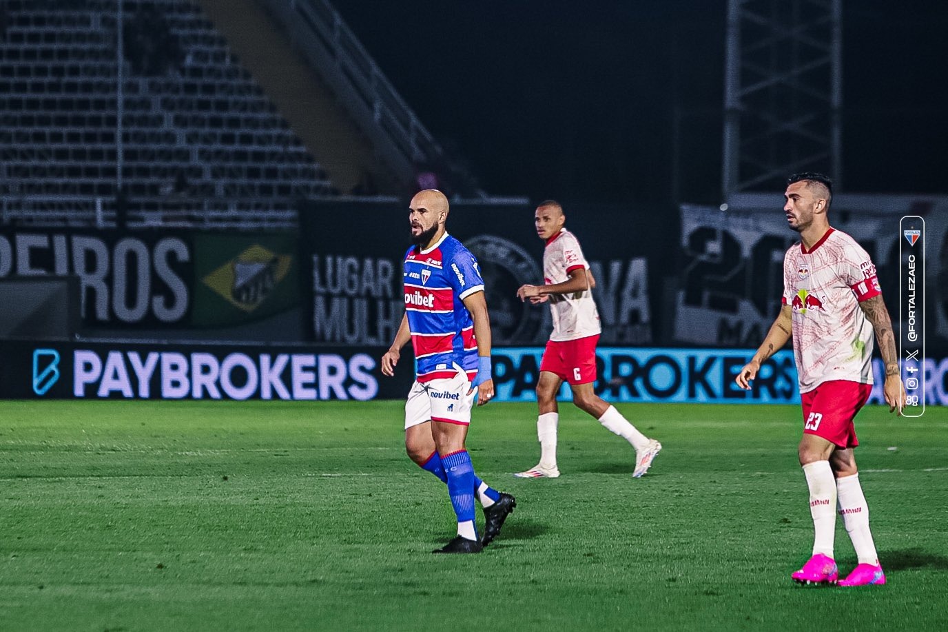 Clube nordestino desbanca gigantes e assume liderança do Brasileirão; confira