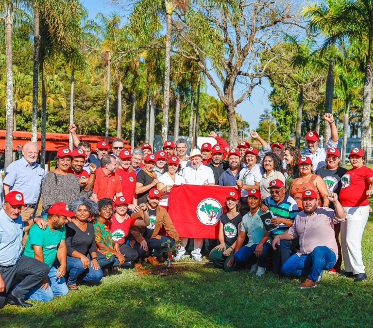 Lula se reúne com MST e articula um “Desenrola” para agricultura familiar