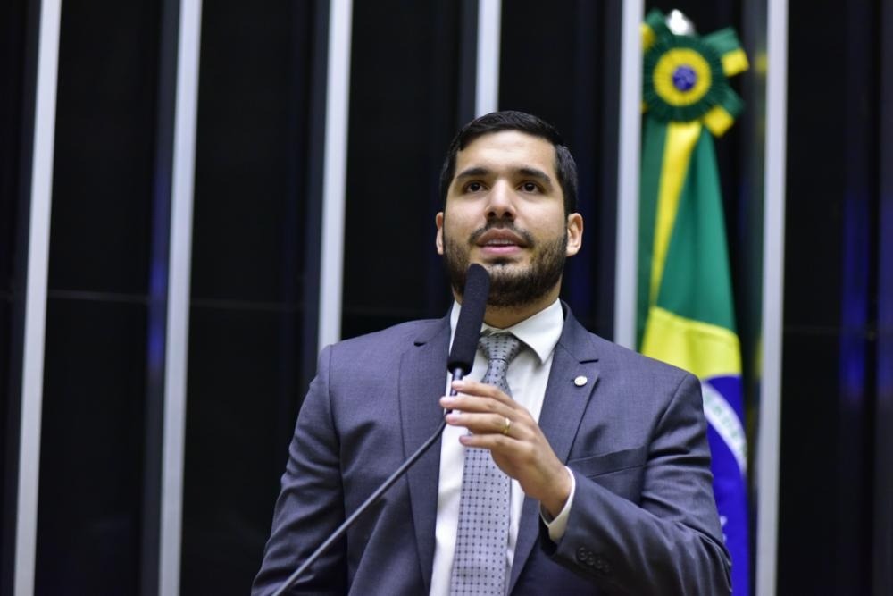 Sem ordem judicial, PF pediu ao X informações sobre deputado federal