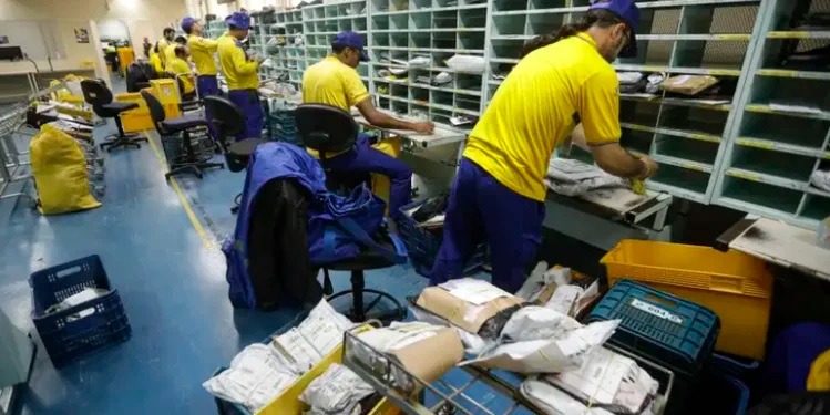 Correios assumem dívida bilionária com o fundo de pensão Postalis