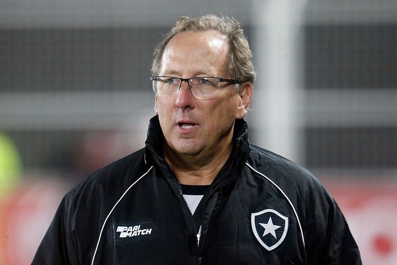 Dono do Botafogo, Textor poderá ser obrigado a vender um de seus clubes; entenda