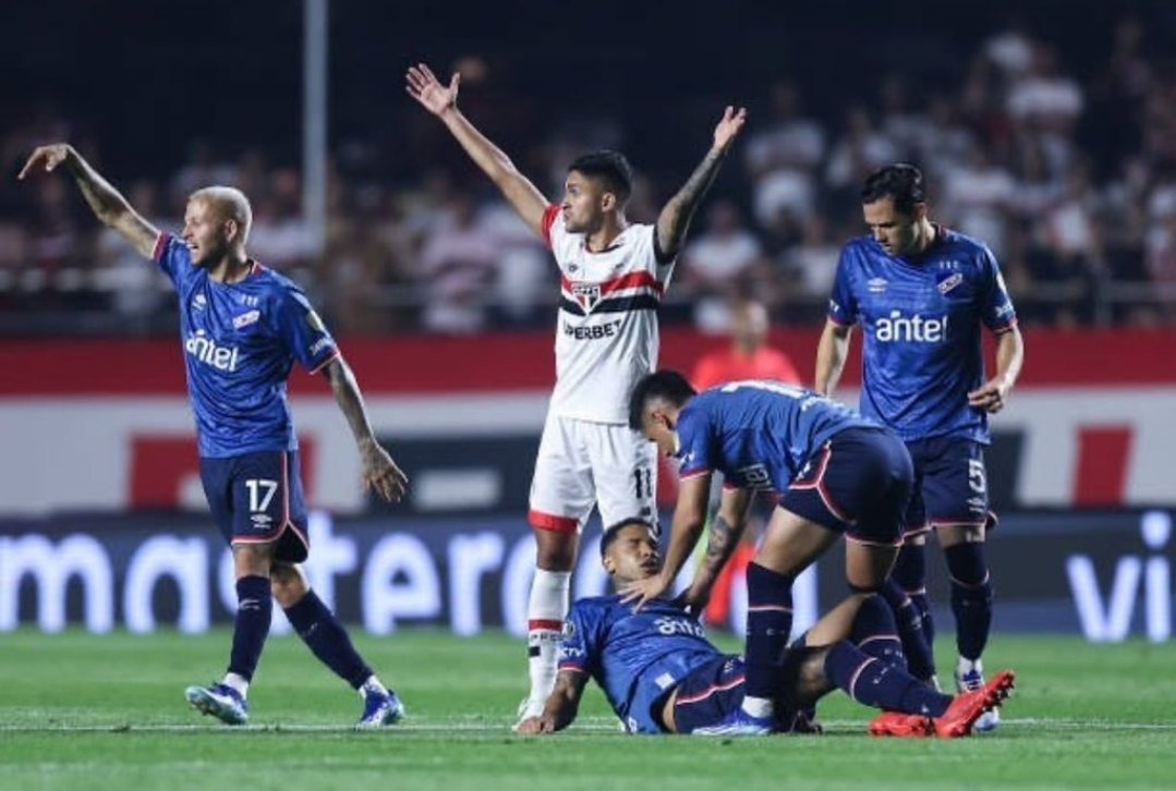 VÍDEO: Jogador do Nacional sofre arritmia cardíaca no Morumbis e está na UTI