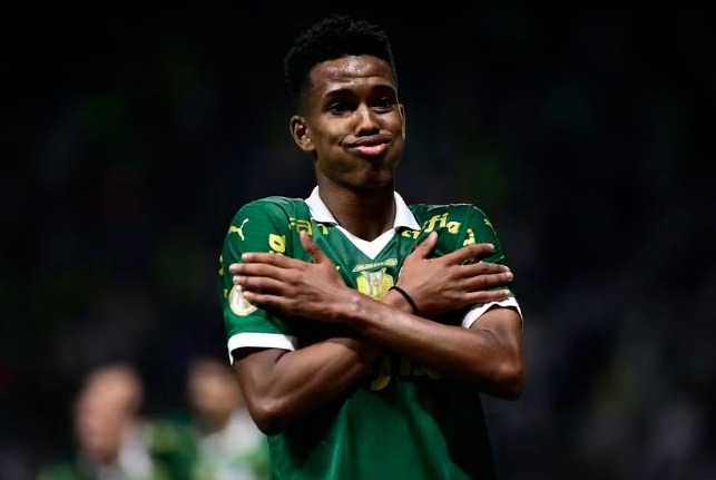 Estêvão dá show após convocação e já desafia 'calma' de Dorival na seleção