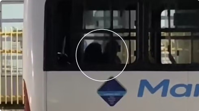 VÍDEO: Motorista pede para passageira descer e faz sexo com mulher dentro de ônibus