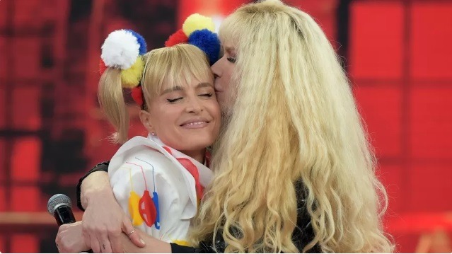 Multiverso? Xuxa e Angélica 'trocam' de lugar no Domingão e dublam hits; ASSISTA