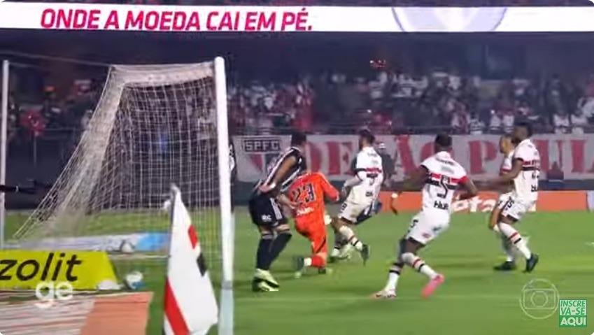 Atlético castiga São Paulo no fim e vence em noite de homenagem a Izquierdo; veja gol