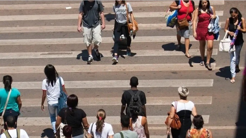 População brasileira cresce e vai a 212,5 milhões de habitantes, diz IBGE