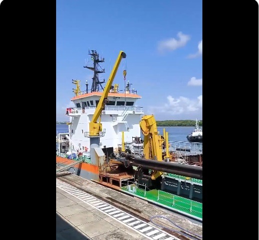 VÍDEO: Draga que vai fazer a engorda da Praia de Ponta Negra já está atracada no porto de Natal