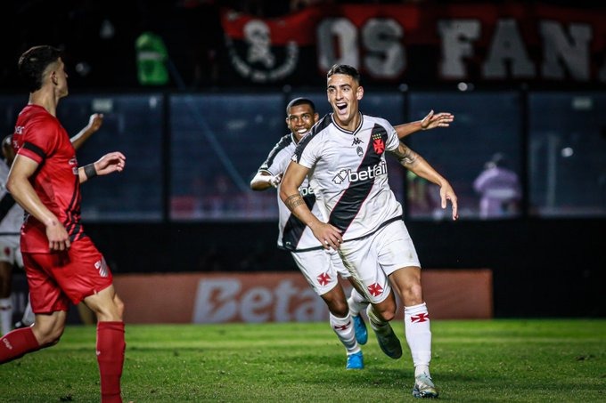 VÍDEO: Vasco derrota Athletico-PR de virada e larga na frente nas quartas de final da Copa do Brasil; veja os...