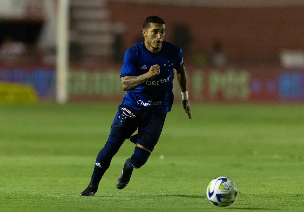 Lateral pensou que convocação para a seleção brasileira fosse golpe