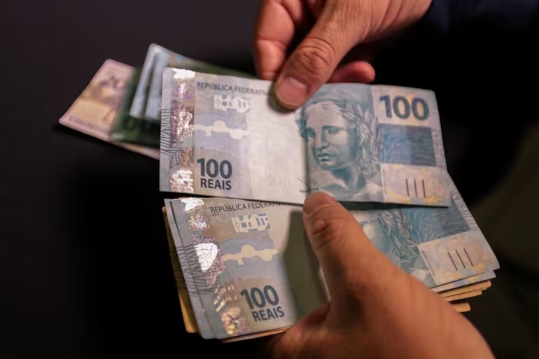 Governo entrega Orçamento com previsão de salário mínimo para 2025; saiba quanto será