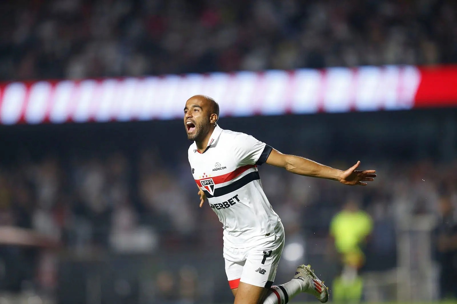 Brasil tem nova baixa e Dorival Júnior convoca Lucas Moura, do São Paulo
