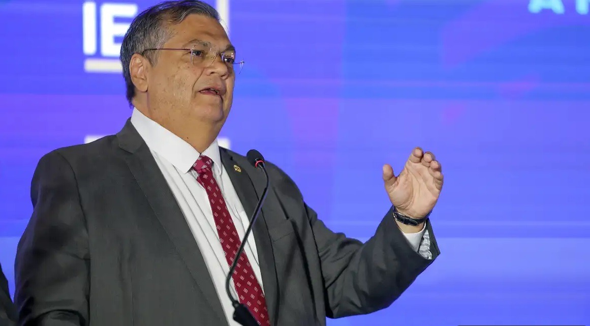 Dino vota no STF por suspensão da rede X e alega soberania nacional