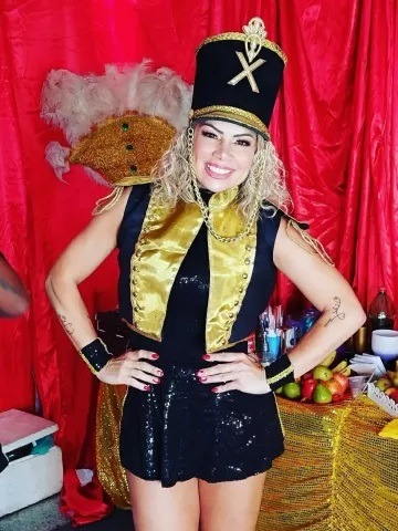 Ex-paquita é processada sob acusação de racismo em reality da Record