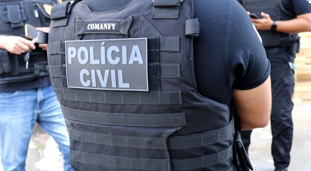 Homem é preso por matar amigo com tesoura por causa de R$ 100, levar corpo para matagal e enterrar a...