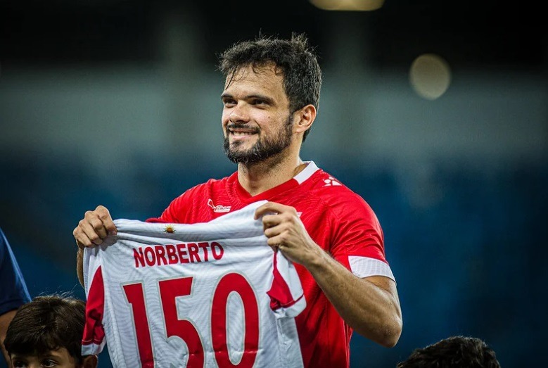 Norberto anuncia saída do América