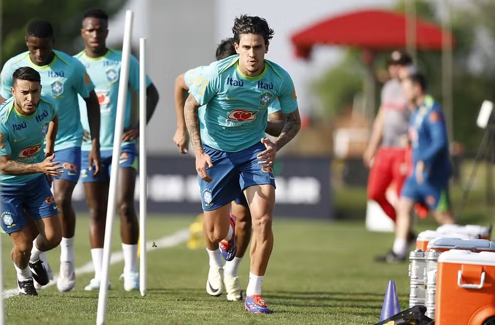 Atacante sofre lesão grave no joelho e é cortado da Seleção Brasileira