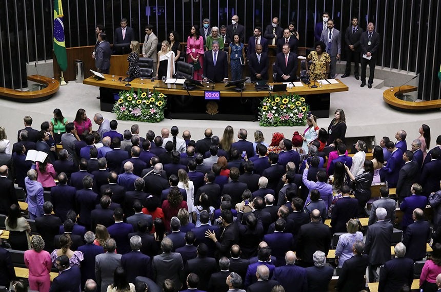 Oposição ameaça obstruir votações para pressionar pelo impeachment de Moraes