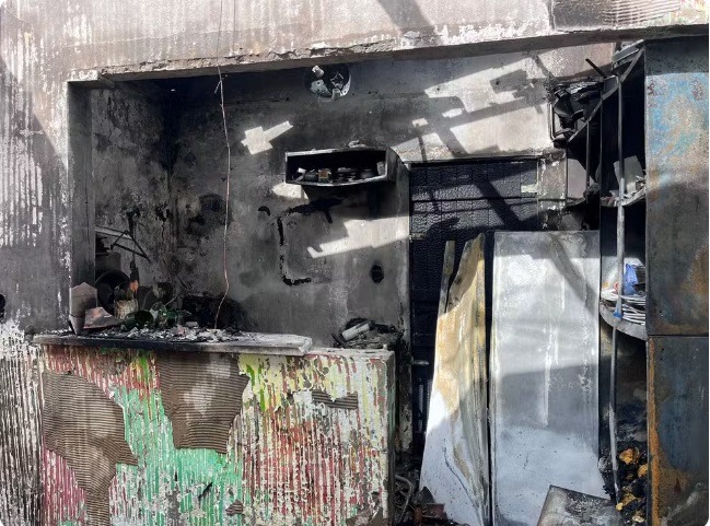 Casa é destruída por incêndio no bairro Alecrim em Natal; moradora suspeita de ação criminosa