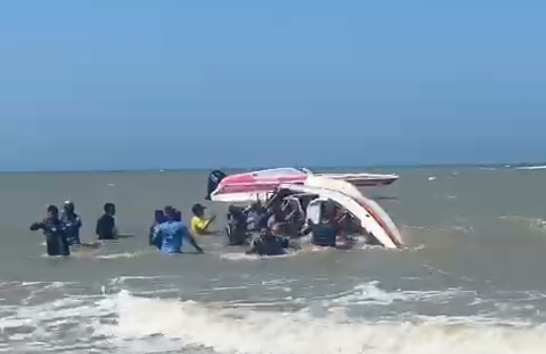 VÍDEO: Veja momento de resgate a acidente com embarcação em Rio do Fogo