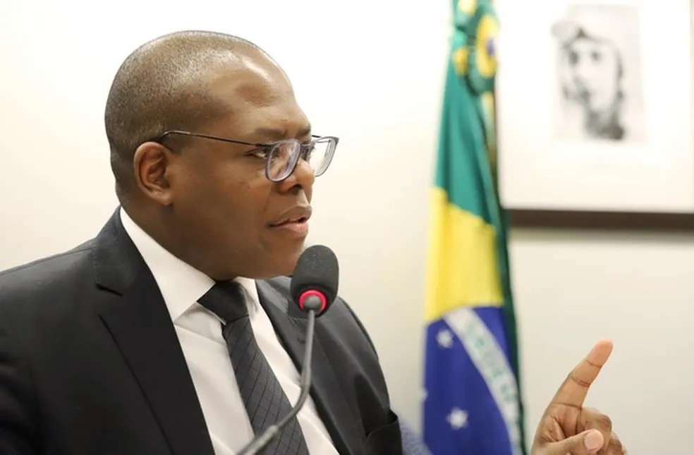 Lula demite Silvio Almeida após ministro ser acusado de assédio sexual