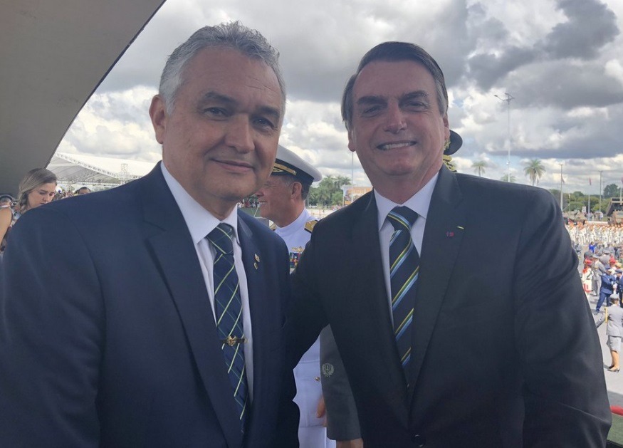 General Girão relembra 6 anos da facada: "Quem mandou matar Bolsonaro?" 