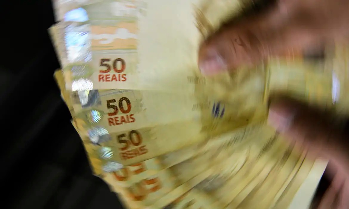 Gasto do governo com pessoal em 2025 terá maior alta em 6 anos