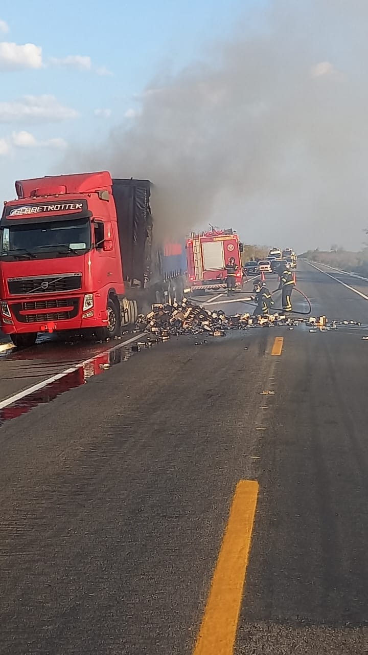 Incêndio em caminhão interdita via da BR-304 no RN