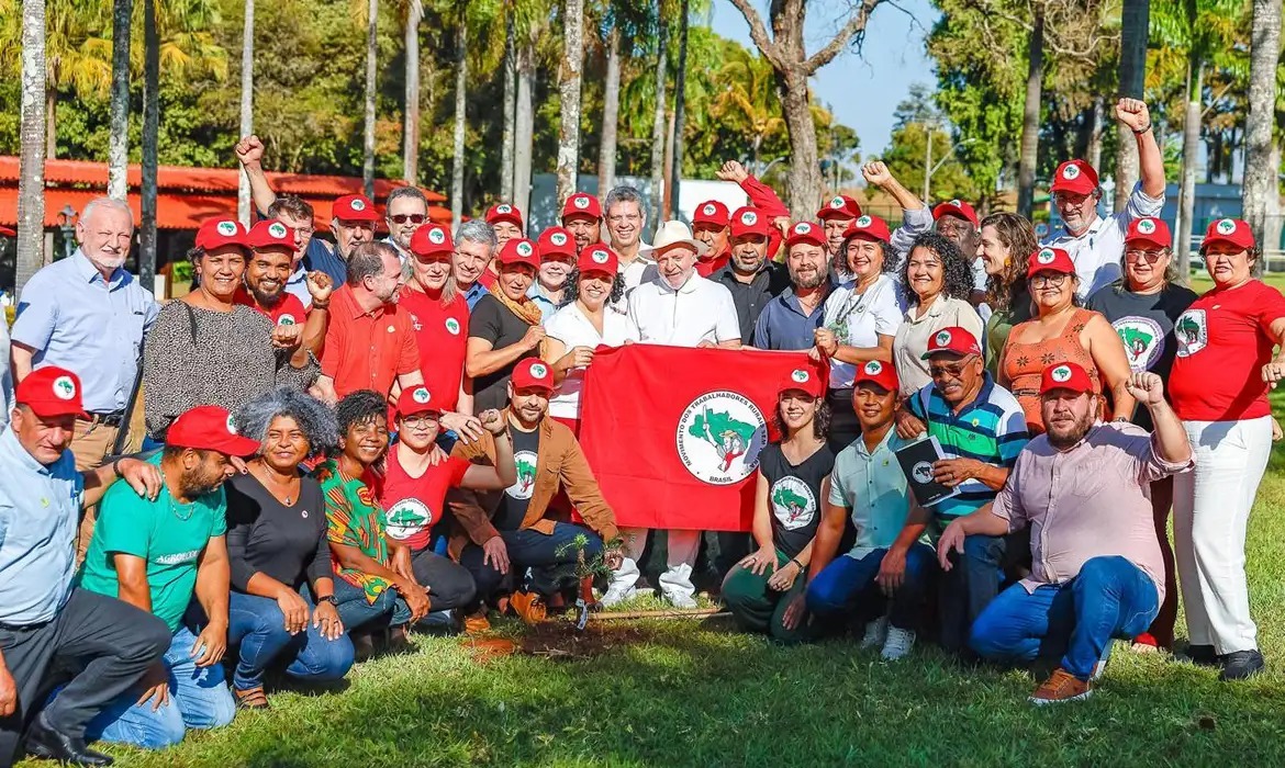 Com apoio do governo Lula, MST expande parcerias na China, Cuba e Venezuela